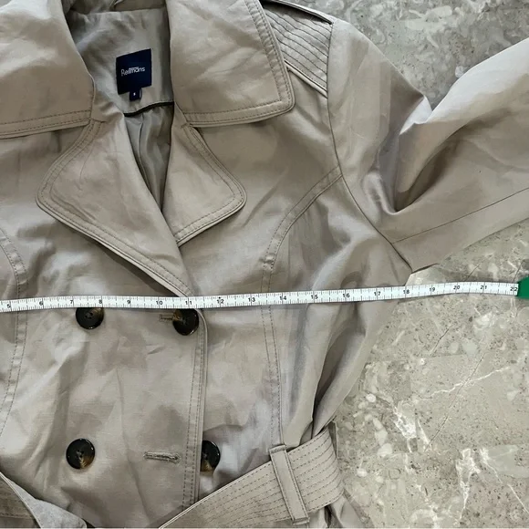 Reitmans beige color belted coat size 5 - Picture 7 of 10